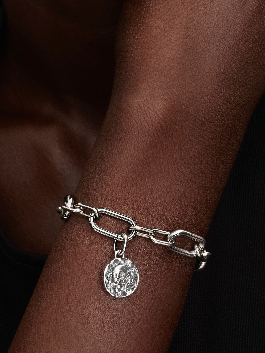 Totenkopf Medaillon-Charm Sterling-Silber