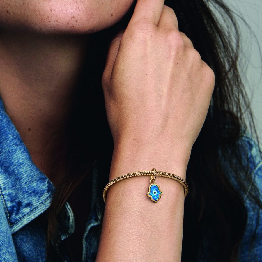 Charm-Anhänger Schillernde Blaue Hand der Fatima Vergoldet