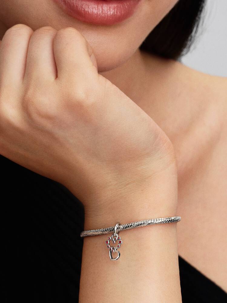 Verbundene Herzen & Rote Steine Charm-Anhänger Sterling-Silber