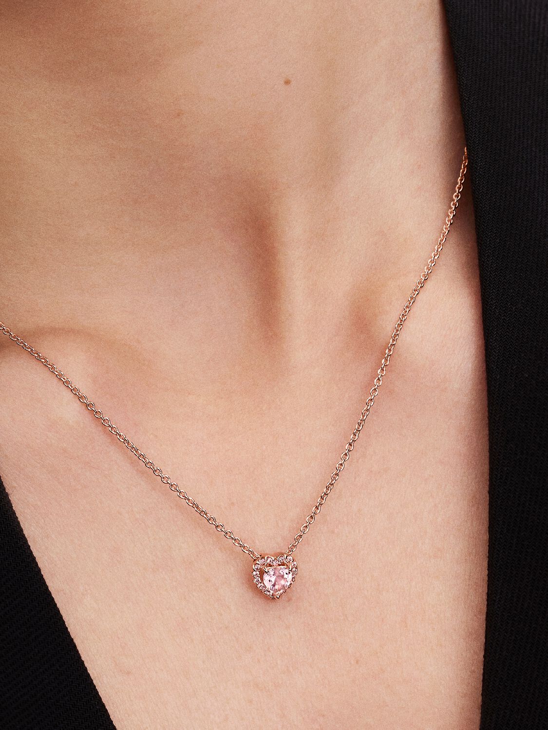Rosafarbenes Herz Collier 14 Karat rosévergoldet Zweitbild