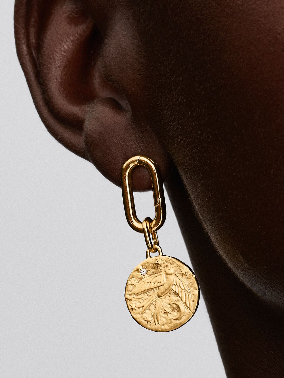 Schwalbe Medaillon-Charm 14 Karat Vergoldung