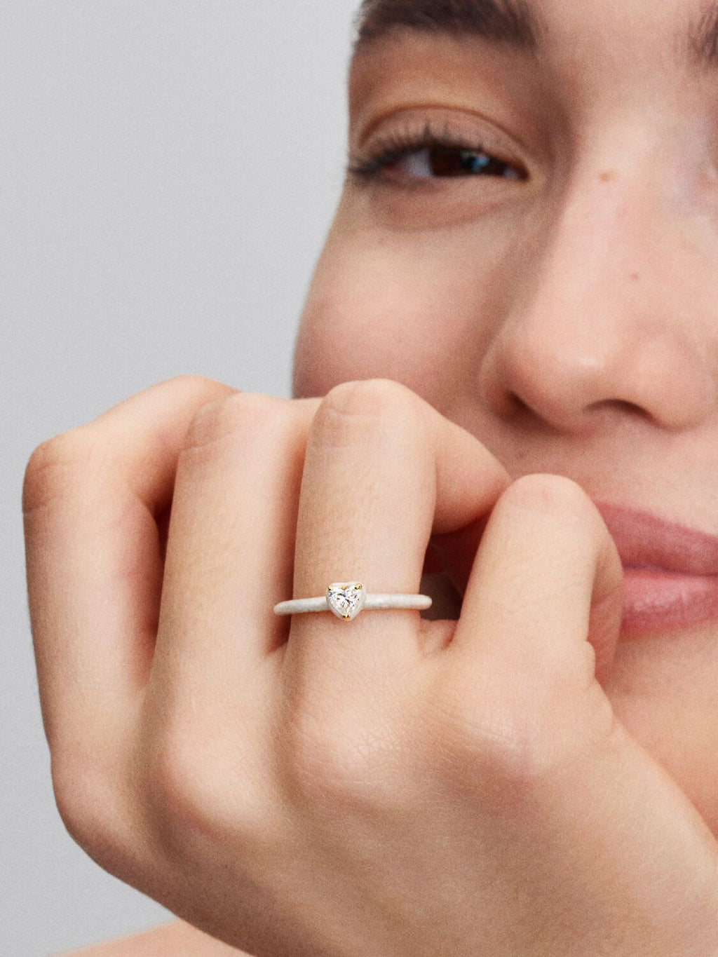 Weißes Chakra Herz Ring 14 Karat Vergoldung