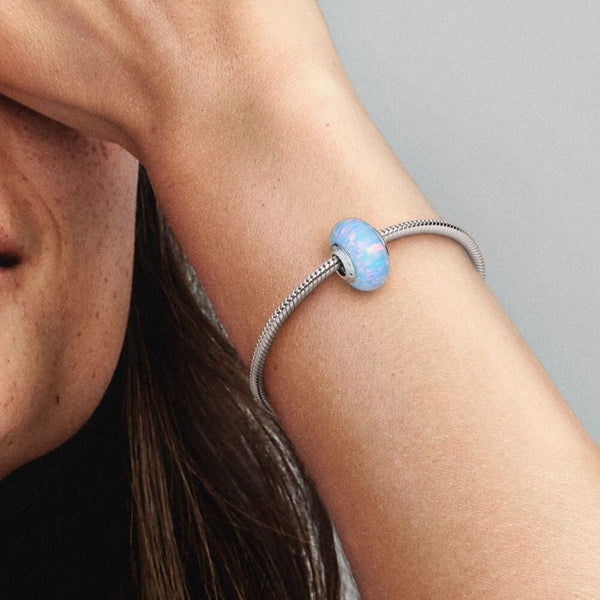 Charm Schillernder Ozeanblauer Synthetischer Opal Silber