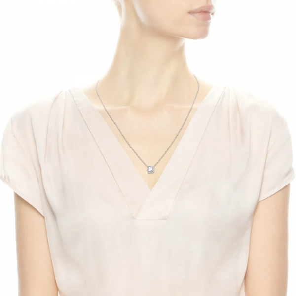 396241CZ Kette mit Anhänger Quadratischer Funkelnder Strahlenkranz