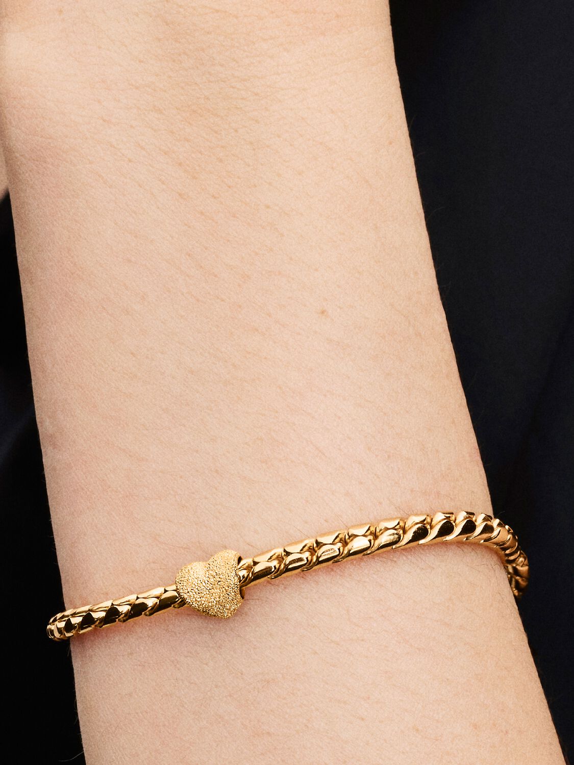 Strukturiertes Herz Mini-Charm 14 Karat Vergoldung